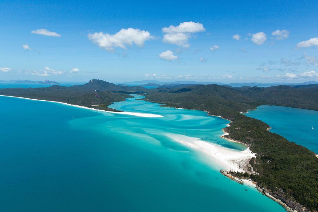 成田発／羽田着 カンタス航空利用 ホワイトヘブンビーチ半日クルーズ付き！ハミルトン島＆シドニー2都市周遊 8日間 空港～ホテル間往復日本語係員＆専用車送迎付き
